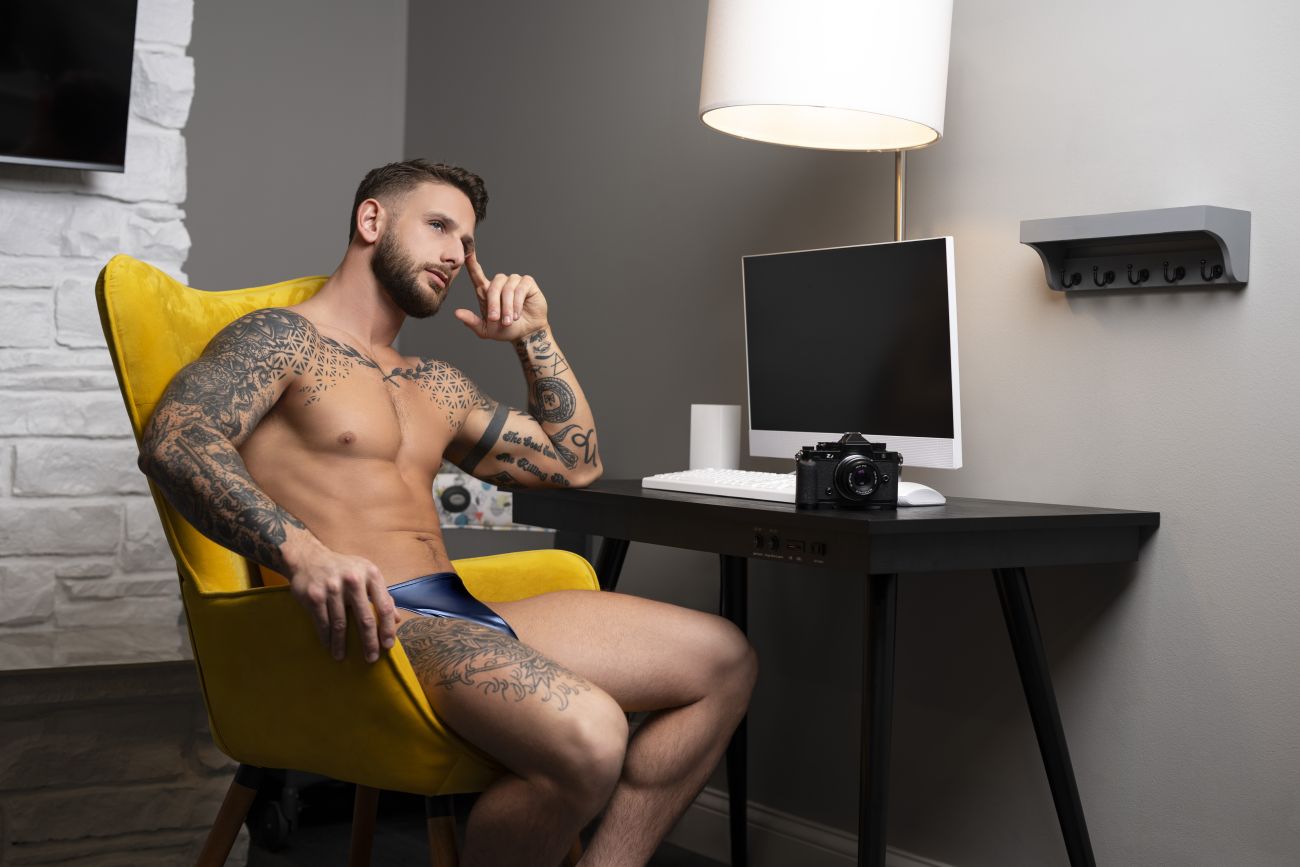 Male Power 442-301 Liquid Onyx 2.0 Bong Thong Color Blue